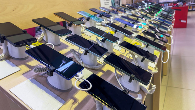  Ilustrasi smartphone. Foto: Ultraskrip/Shutterstock