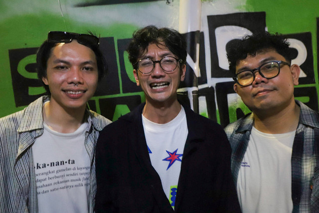 Personel grup musik asal Samarinda, Murphy Radio saat diinterview oleh kumparan di Soundrenaline 2025, M Bloc District, Jakarta, Sabtu (20/12/2025). Foto: Iqbal Firdaus/kumparan