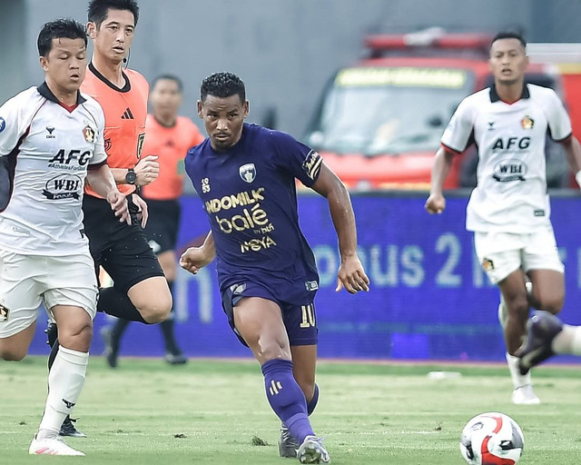 Persita Tangerang melawan Persik Kediri pada pertandingan Super League di Indomilk Arena, Tangerang, Minggu (21/12/2025). Foto: Instagram/@persita.official