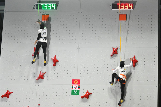 Atlet panjat tebing Indonesia di final speed klasik panjat tebing putri SEA Games 2025 di Bangkok Sport Climbing Center Sport Authority, Bangkok, Thailand, Sabtu (13/12/2025). Foto: Nova Wahyudi/ANTARA FOTO
