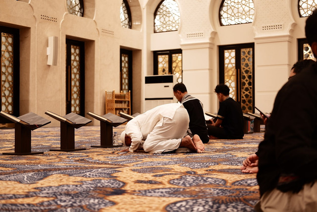 Ilustrasi jadwal puasa Rajab 2025. Foto: Unsplash.com/Aldin Nasrun