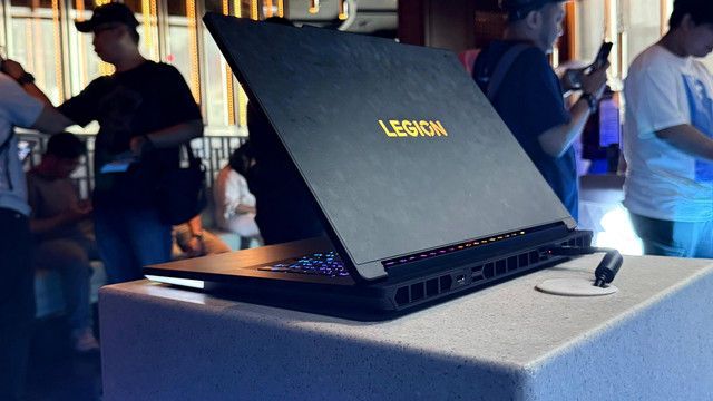 Lenovo Legion 9i (18”, Gen 10). Foto: Kevin S. Kurnianto/kumparan