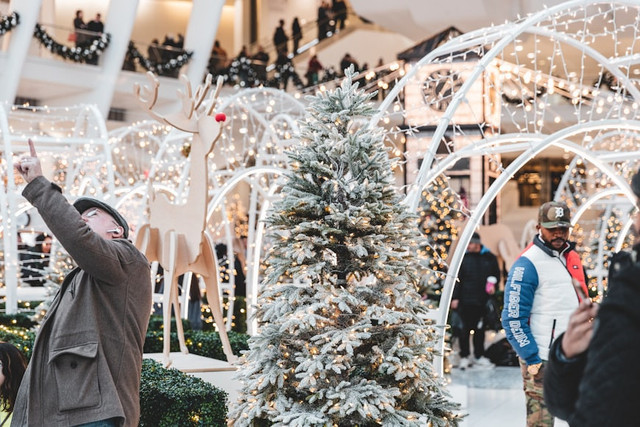 Ilustrasi Mall Dekorasi Natal Jakarta,Foto:Unsplash/Y M