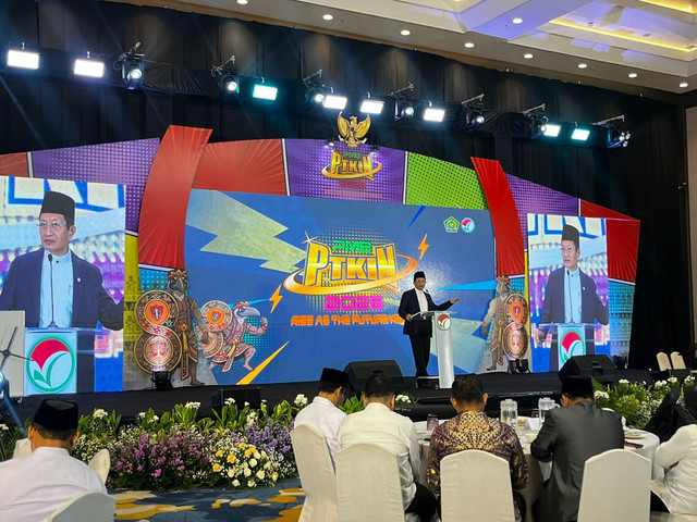 Menteri Agama Nasaruddin Umar memberikan arahan di Acara Penerimaan Mahasiswa Baru PTKIN, Jakarta Pusat, Senin (22/12). Foto: Rayyan/Kumparan