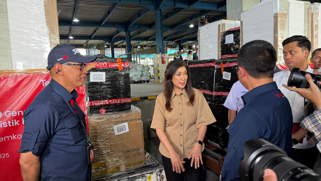 Kombigi, bersama Telkomsel, berkolaborasi mengirimkan bantuan, mulai dari 100 genset hingga 500 HP ke Sumatera, sebagai bagian dari upaya percepatan pemulihan layanan dan dukungan bagi warga terdampak bencana.