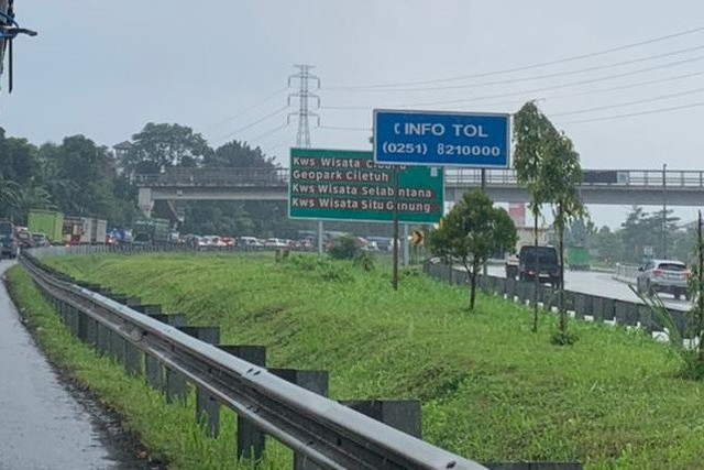Macet di Exit Tol Jagorawi, Senin (22/12/2025). Foto: Mirsan Simamora/kumparan