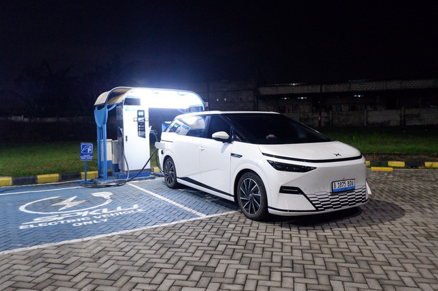 Mencoba mobil listrik XPeng X9. Foto: Aditya Pratama Niagara/kumparan