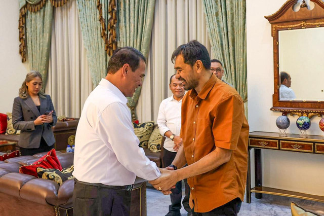 Gubernur Aceh Muzakir Manaf menemui Menteri Pertanian Andi Amran Sulaiman di kediaman Menteri Pertanian, Jakarta, Senin (22/12). Dok: Kementan