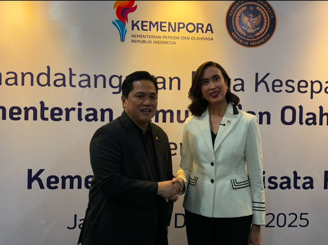 Penanda tanganan kerja sama antara Menpora RI dan Menpar RI di Kantor Kemenpora RI, Jakarta, Senin (22/11). Foto: Azrumi El Ghazali/kumparan