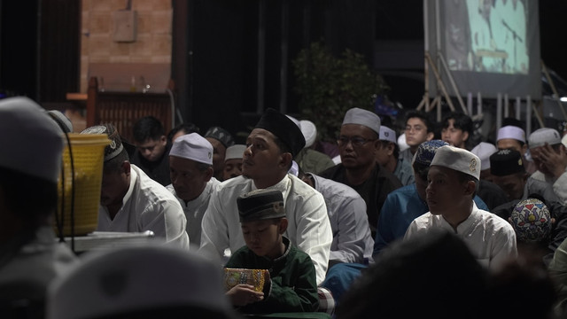 Ilustrasi puncak haul Guru Sekumpul 2025. Foto: Unsplash.com/arifwdn