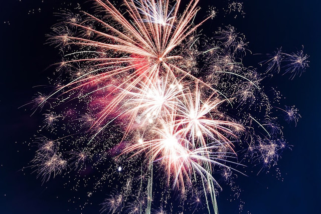 Ilustrasi Daftar Acara Malam Tahun Baru 2026 di Jakarta, Foto:Unsplash/Roven Images