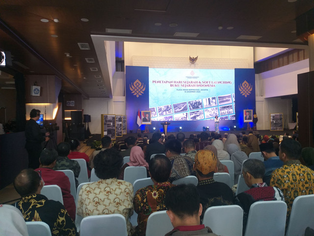 Penetapan hari sejarah dan soft launching buku Sejarah Nasional Indonesia (SNI) di Gedung Plaza Insani, Kemdikdasmen, Minggu (14/12/2025). Foto: Dokumentasi Penulis
