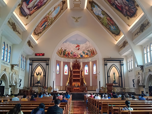 Ilustrasi jadwal misa Natal Gereja Kotabaru Yogyakarta.Foto:Unsplash/Estefania Rainie