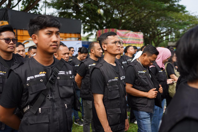 Bank Mandiri berangkatkan 100 relawan Mandirian batch pertama ke Kabupaten Gayo Lues dan Aceh Selatan pada Jumat (19/12). Foto: Dok. Bank Mandiri