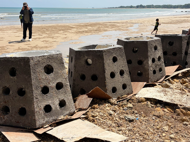 Hexareef di Pantai Pasir Putih Tlangoh, Madura. Foto: Najma Ramadhanya/kumparan