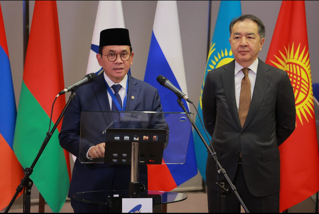 Menteri Perdagangan (Mendag) Budi Santoso menandatangani Persetujuan Perdagangan Bebas antara Indonesia dan Uni Ekonomi Eurasia (Indonesia–EAEU FTA) pada Minggu, (21/12) di St. Petersburg, Rusia di sela Konferensi Tingkat Tinggi Uni Ekonomi Eurasia. Foto: Kemendag.