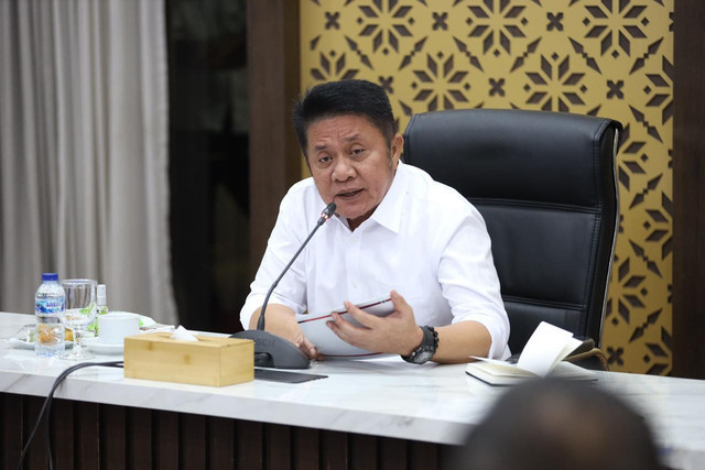 Gubernur Sumsel Herman Deru saat menerima para suporter Sriwijaya FC. Foto : Humas Pemprov Sumsel