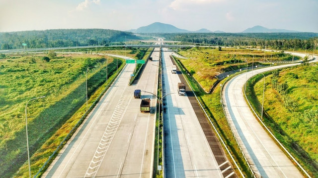 Penanaman pohon trembesi yang terencana diperkirakan dapat mengurangi jejak karbon hingga 26 persen. Foto: dok. Djarum Foundation