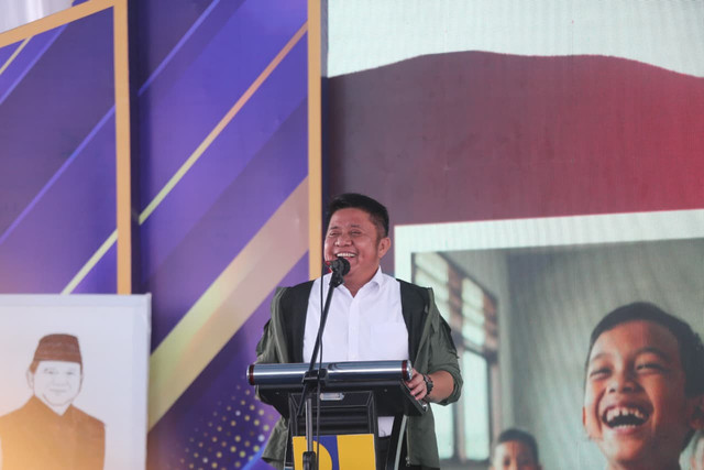 Gubernur Sumsel Herman Deru saat hadir dalam peluncuran program Sekolah Rakyat Tahap II resmi diluncurkan di Kecamatan Teluk Gelam, Kabupaten Ogan Komering Ilir (OKI), Sumsel, Selasa (23/12/2025). Foto : Humas Pemprov Sumsel