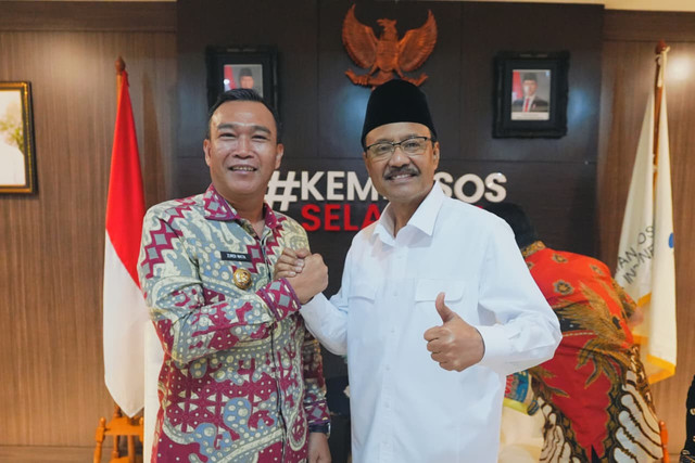 Menteri Sosial Saifullah Yusuf (Gus Ipul) menerima audiensi jajaran Pemerintahan Kabupaten Kepahiang, Provinsi Bengkulu, di Kantor Kementerian Sosial, Selasa (23/12/2025). Foto: Kemensos RI