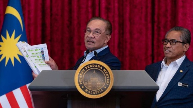 Perdana Menteri Malaysia Anwar Ibrahim mengumumkan perombakan kabinet di Malaysia, Selasa (16/12/2025). Foto: Kantor Perdana Menteri Malaysia/HO/Antara