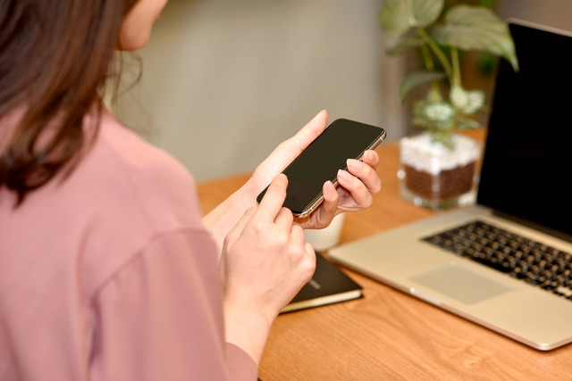 Ilustrasi menjual barang bekas. Foto: koumaru/Shutterstock