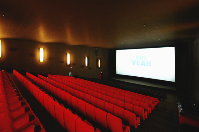 Nonton Buy 2 Pay 1 Hingga Belanja Mainan dengan Promo Spesial BRI. Foto: Shutterstock