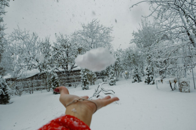 Ilustrasi Wahana Snow Land Mal Artha Gading. Unsplash.com/Doriana Popa