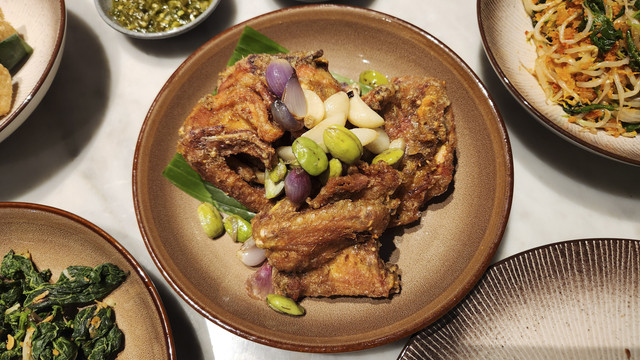 Ayam goreng di restoran Bima Yamgor favorit Nicholas Saputra. Foto: Azalia Amadea/kumparan