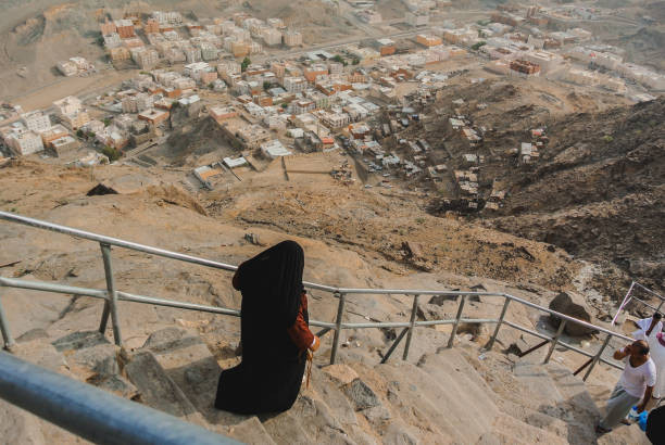 Peziarah Muslim Mendaki dan Menurun di Gunung Jabal Al Nour foto by Istok
