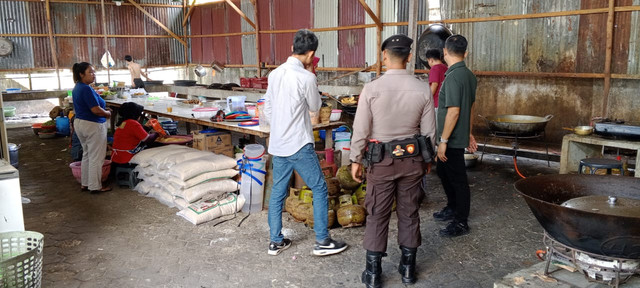 Tim Satuan Tugas (Satgas) Pangan Kabupaten Sintang melakukan inspeksi mendadak (sidak) ke tempat usaha masyarakat. Foto: Dok. Istimewa