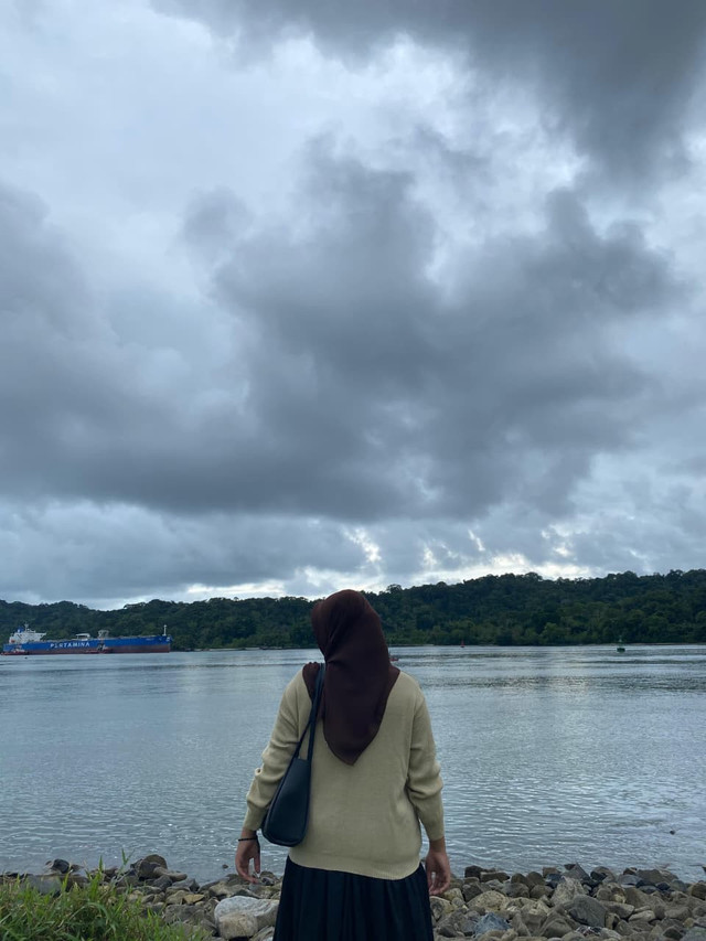 Ilustrasi Pantai Cilacap ( Sumber : Dokumen Prbadi )