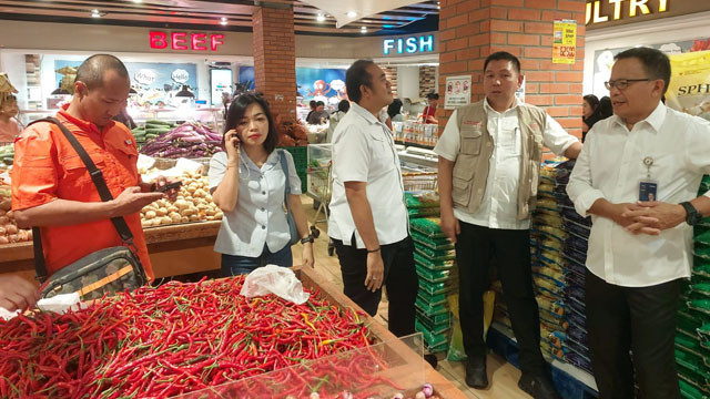 Pemantauan harga bahan pokok di wilayah Sulawesi Utara oleh tim gabungan Bulog, Pemprov Sulut dan Satgas Pangan Polda Sulut.