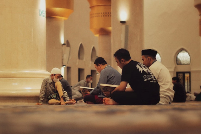 Ilustrasi tata cara puasa rajab. Foto:Unsplash/Naufal Fawwaz Assalam
