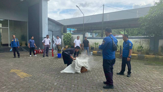 Fire Drill Simulation di Hotel Mercure Pontianak City Center pada Senin, 22 Desember 2025. Foto: Alycia Tracy Nabila/Hi!Pontianak