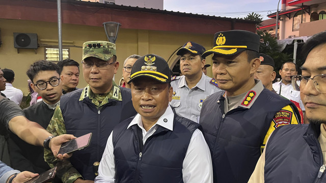 Wali Kota Depok Supian Suri (tengah) didampingi Kapolres Metro Depok Kombes Pol Abdul Waras, Dandim 05/08 Depok Kolonel Inf Triano Iqbal, hingga Ketua DPRD Depok Ade Supriyatna, Rabu (24/12/2025). Foto: Dok. kumparan