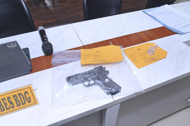 Polrestabes Bandung rilis kasus penipuan emas dan penembakan di Sukahaji Bandung, Kamis (25/12/2025). Foto: Dok. Polrestabes Bandung