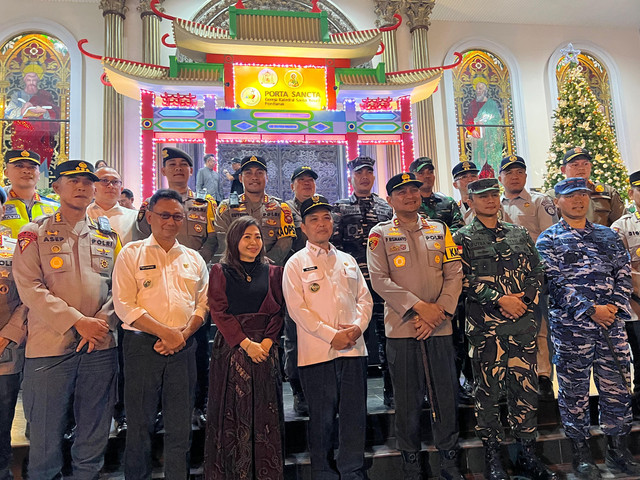 Foto bersama Forkopimda Kalbar dan Pontianak saat meninjau malam Natal. Foto: Ade Mirza/Hi!Pontianak