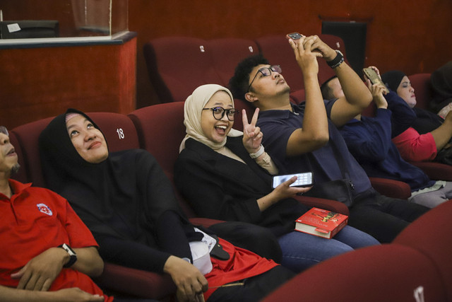 Pengunjung berwisata di Planetarium, Taman Ismail Marzuki, Cikini, Jakarta, Kamis (25/12/2025). Foto: Iqbal Firdaus/kumparan