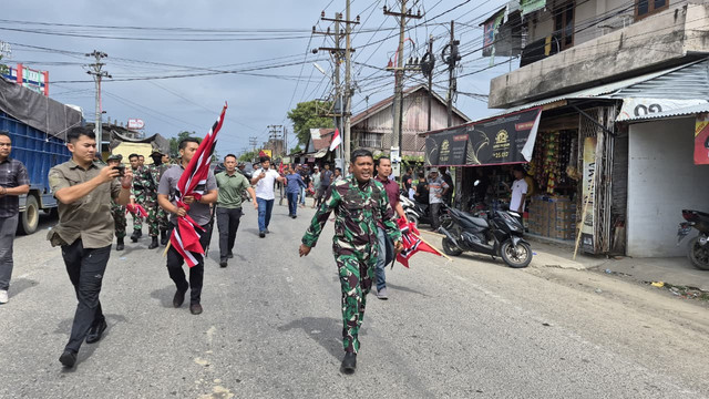 Danrem membubarkan masa aksi yang mengibarkan bendera GAM. Foto: Dok. Danrem 011/Lilawangsa