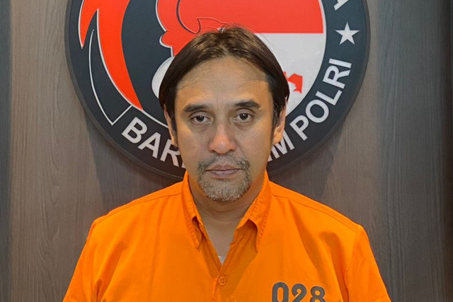 Buronan penyedia kokain jelang DWP, Tigran Denre Sonda, menyerahkan diri ke Bareskrim Polri. Foto: Dok. Polri