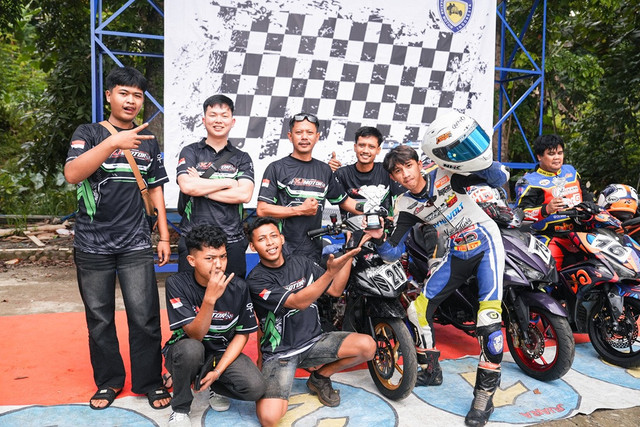 Tim YJ Motor dalam D-Event Series (Foto: Dokumentasi YJ Motor)