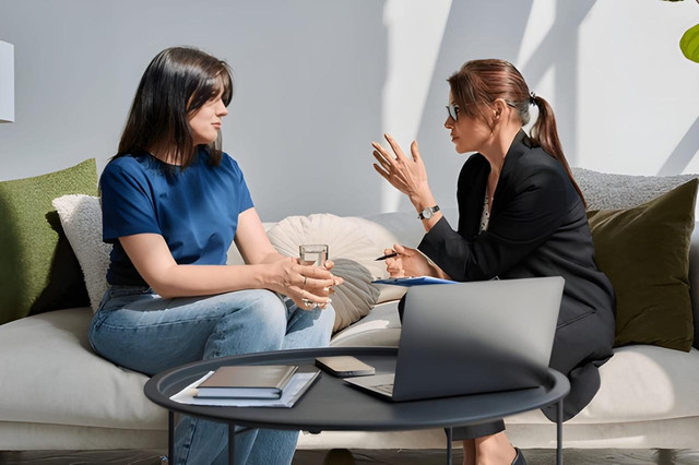 Ilustrasi sedang berbicara. Sumber : Shutterstock