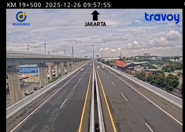 Kondisi lalin Tol MBZ saat libur natal pada Kamis (26/12/2025). Foto: Dok. CCTV Travoy Jasa Marga