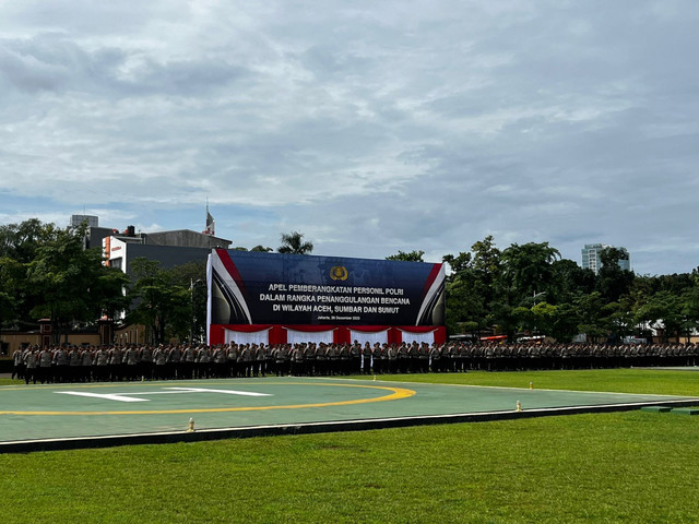 Apel pemberangkatan personel brimob polri ke wilayah bencana Aceh di lapangan bhayangkara polri, Jumat (26/12). Foto: Rayyan Farhansyah/kumparan