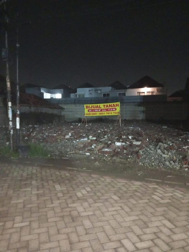 Elina Widjajanti (80 tahun), seorang nenek diusir oleh sejumlah orang dari rumahnya di Dukuh Kuwuhan 27, Kelurahan Lontar, Kecamatan Samkerep, Surabaya. Foto: Dok. Istimewa