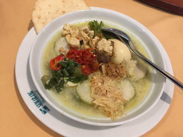 Lontong Cap Go Meh Foto: Kartika Pamujiningtyas/kumparan