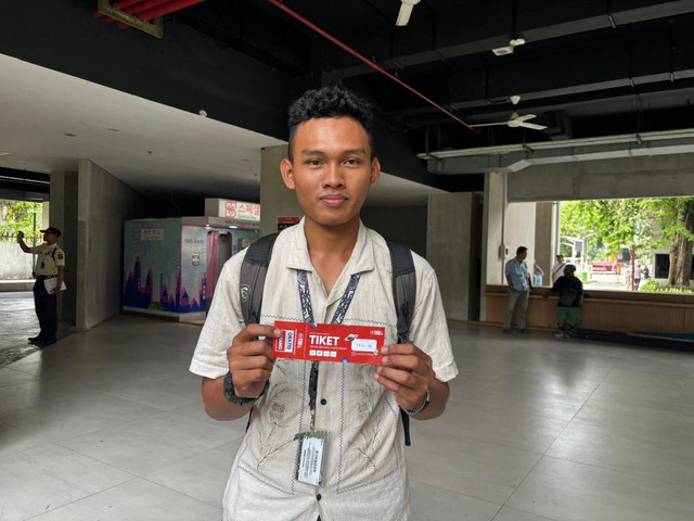 Faiz (22), pengunjung Planetarium Taman Ismail Marzuki (TIM), Jakarta Pusat, Jumat (26/12). Foto: Amira Nada Fauziyyah/kumparan
