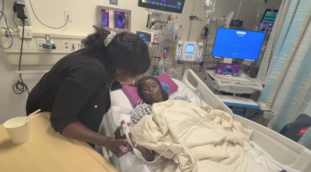 Anok Yai terbaring di ranjang rumah sakit. Foto: Instagram @anokyai