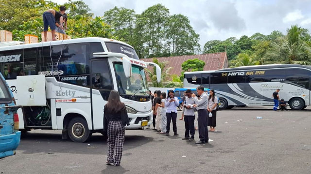 Pemeriksaan bus yang akan berangkat dari Terminal Malalanya di Kota Manado, pada momen arus mudik Natal 2025.
